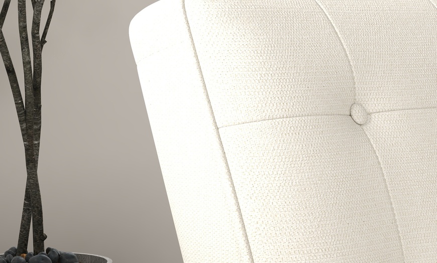 Image 11: Sillón con acolchado suave o de rizo y patas de madera, de Doosense