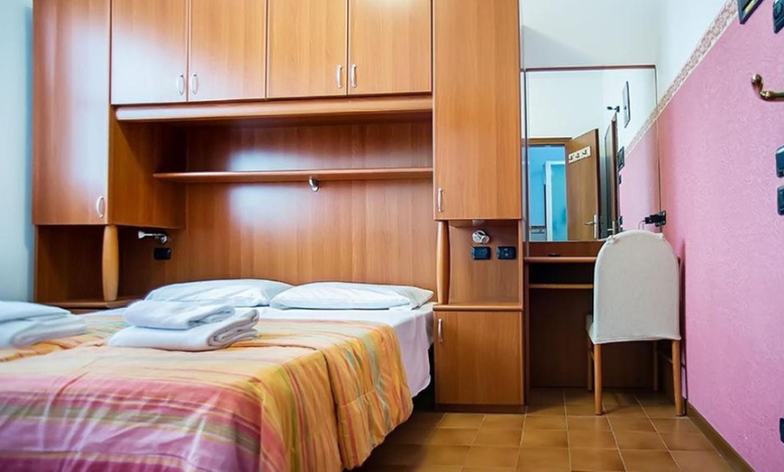 Image 7: Pozzolengo: camera Economy con mezza pensione per 2 persone