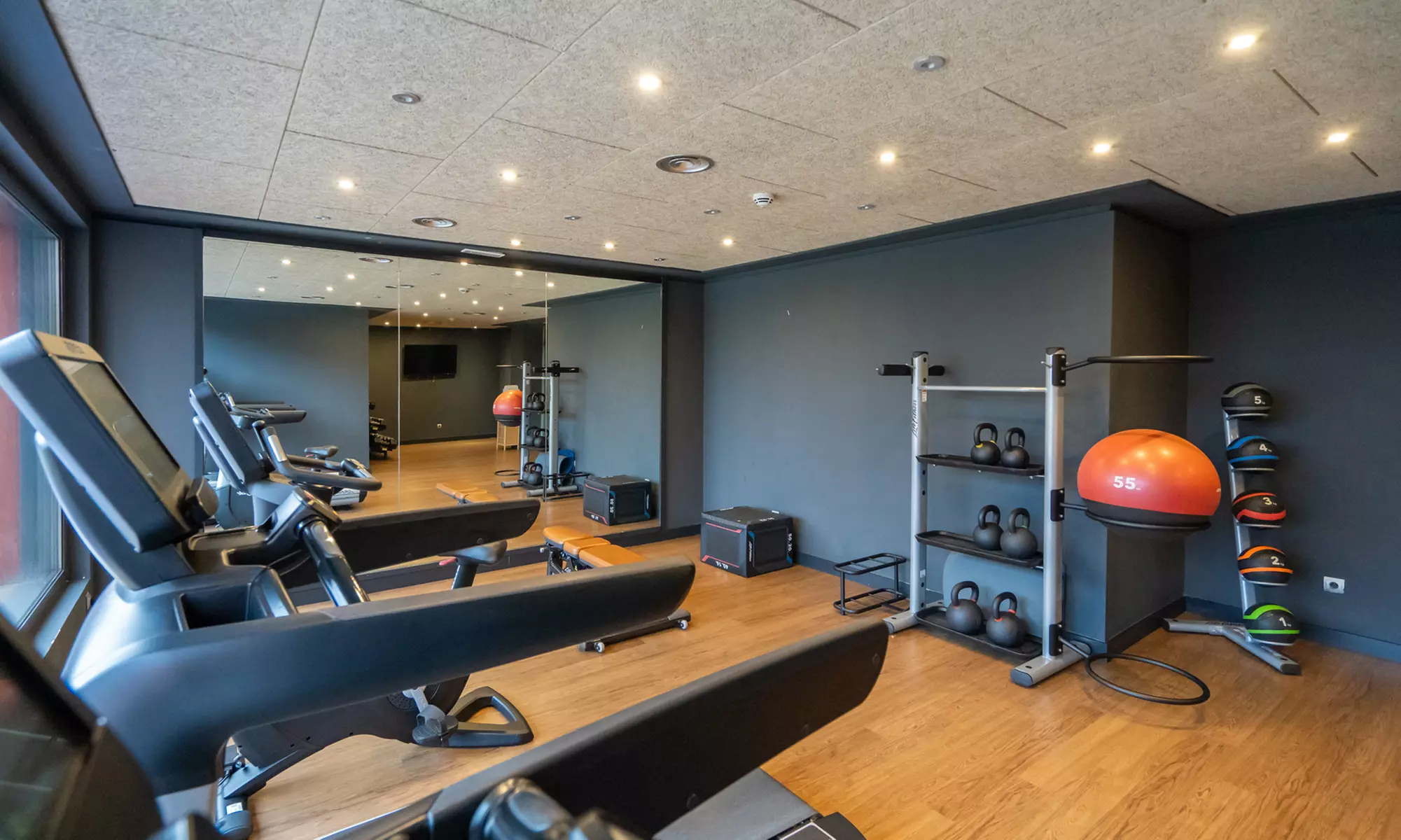 Bienestar de lujo: spa para 2 con opción a masaje y menú en resort 4*