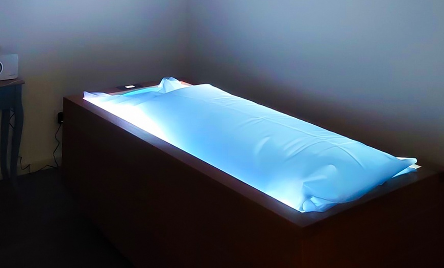 Image 12: Sesiones y bonos de haloterapia, gravedad cero y circuito detox