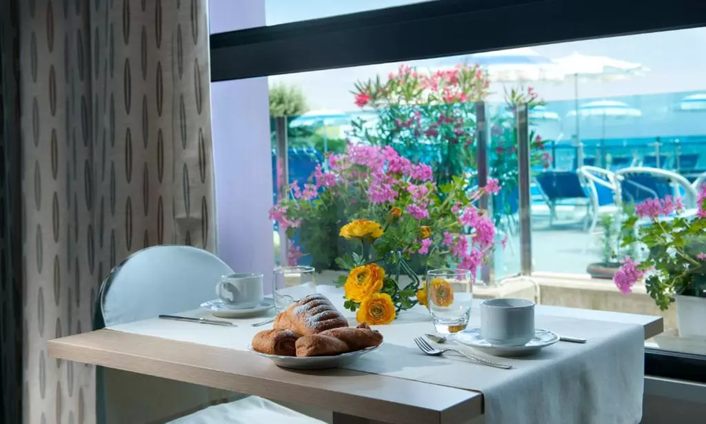 Cesenatico 4*: camera doppia con colazione o mezza pensione e Spa