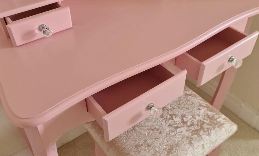 Image 3: Hollywood-Themed Dressing Table with Heart Shaped Mirror and Stool