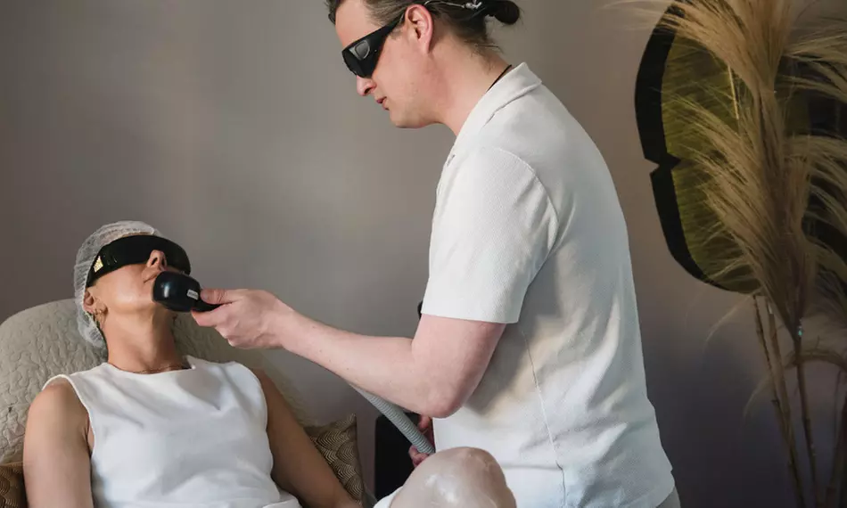 Gun je huid een schone start en ontdek laserbehandeling tegen vlekjes