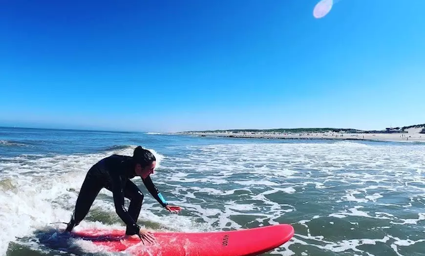 Image 3: Rust en rollende golven: Surf & Yoga in Scheveningen of Texel