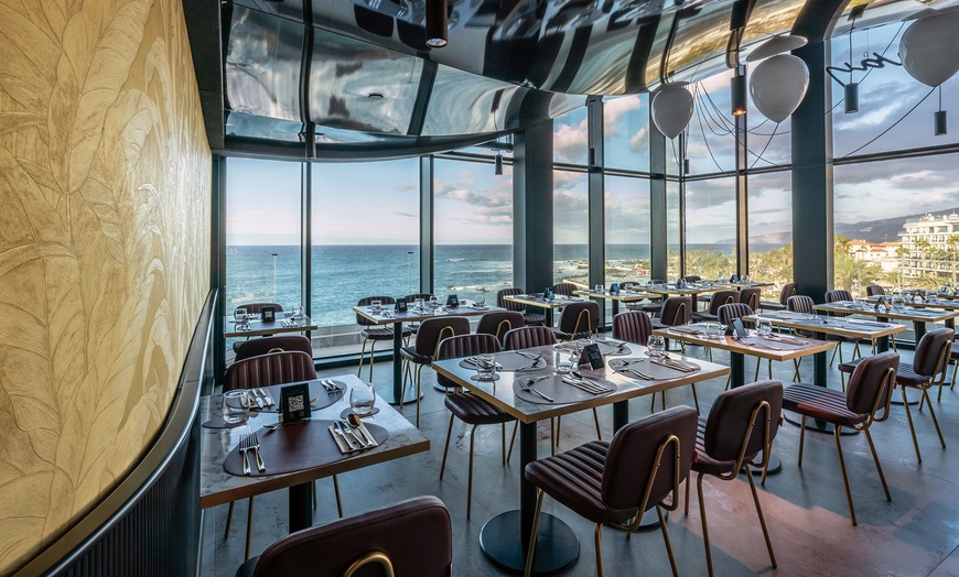 Image 11: Luxury Sunset Buffet & Cocktail Experience, buffet gourmet y cóctel