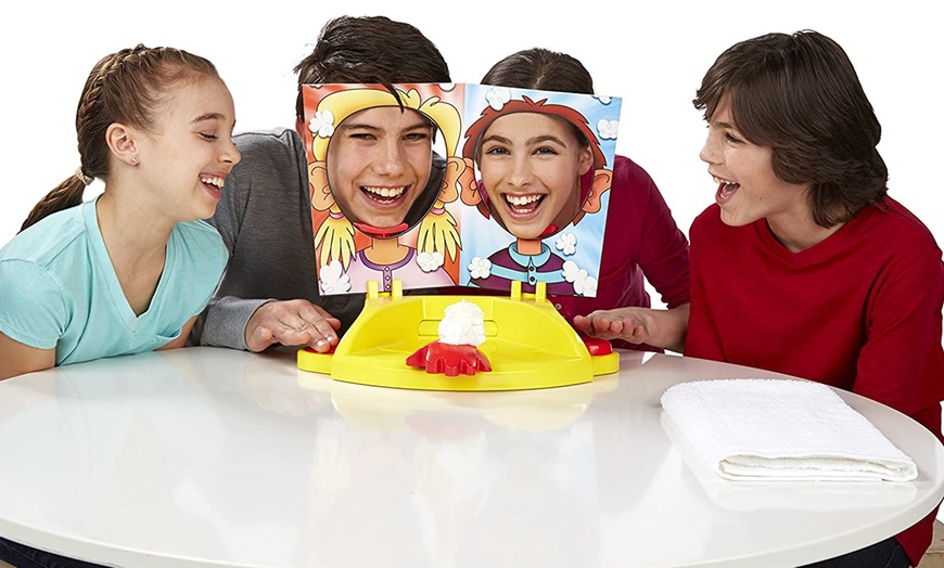 Image 4: Hasbro Pie Face Showdown Game