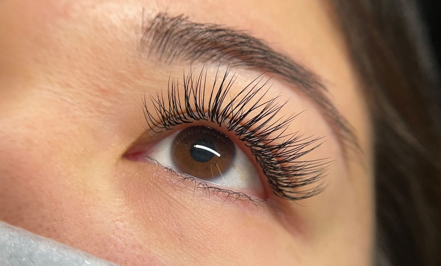 Image 5: Get Classic, Wet, Light Volume or Volume Eyelash Extensions