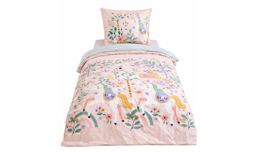 Image 2: Reversible Children’s Bedding Set - Fun Unicorn and Pirate Designs