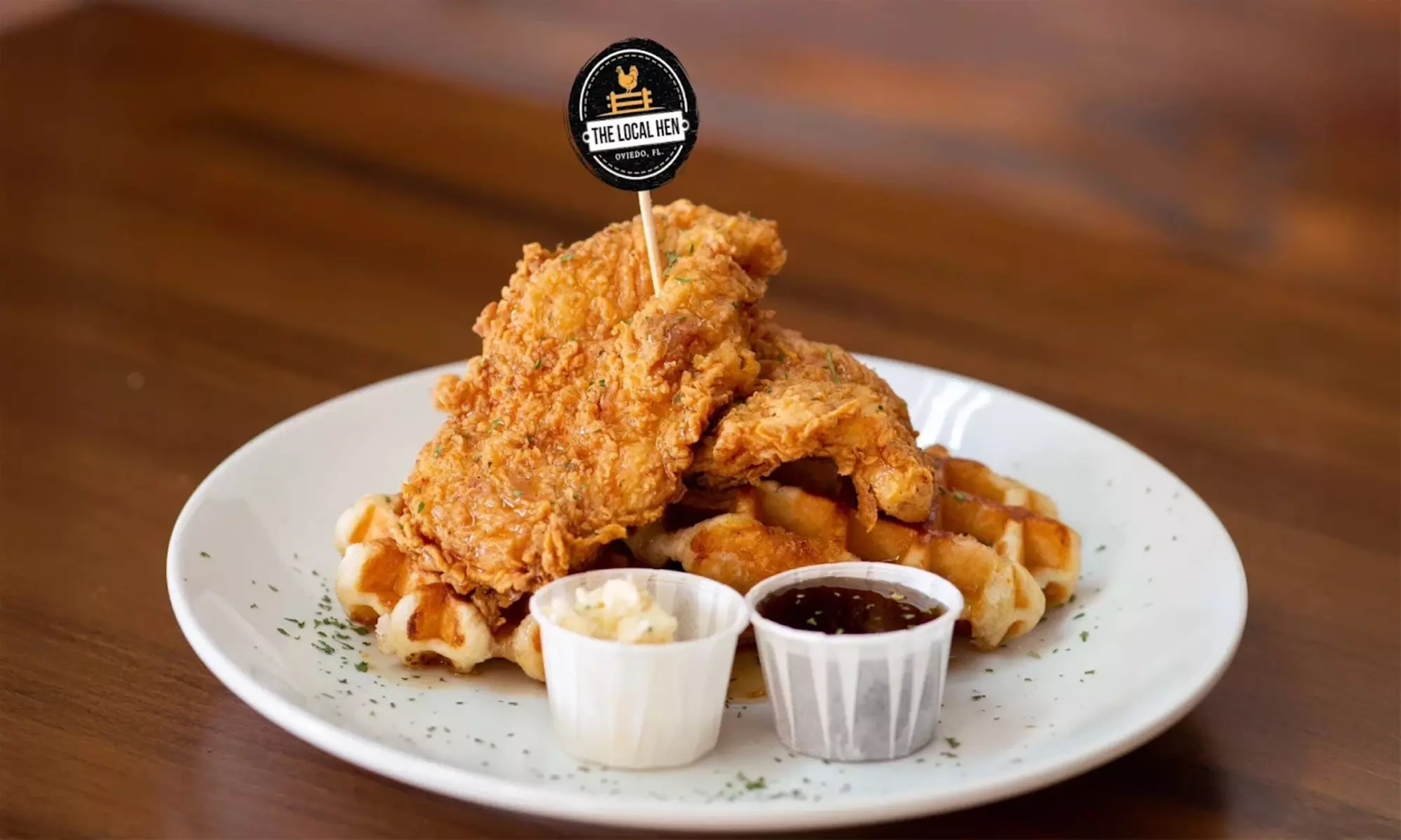 Savor 10 or 20 Wings, 1 or 2 Entree, and Drinks!