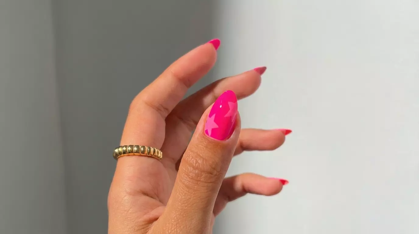 Uñas acrílicas con opción a decoración y masaje de manos para 1