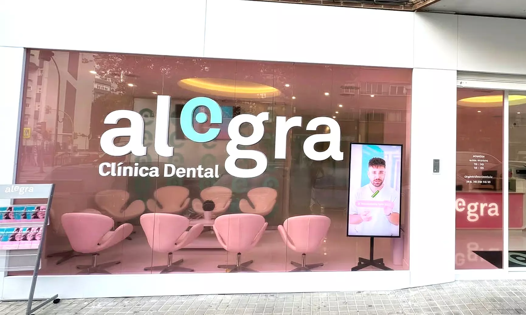 Limpieza bucal con diagnostico y revisión con opción a blanquamiento