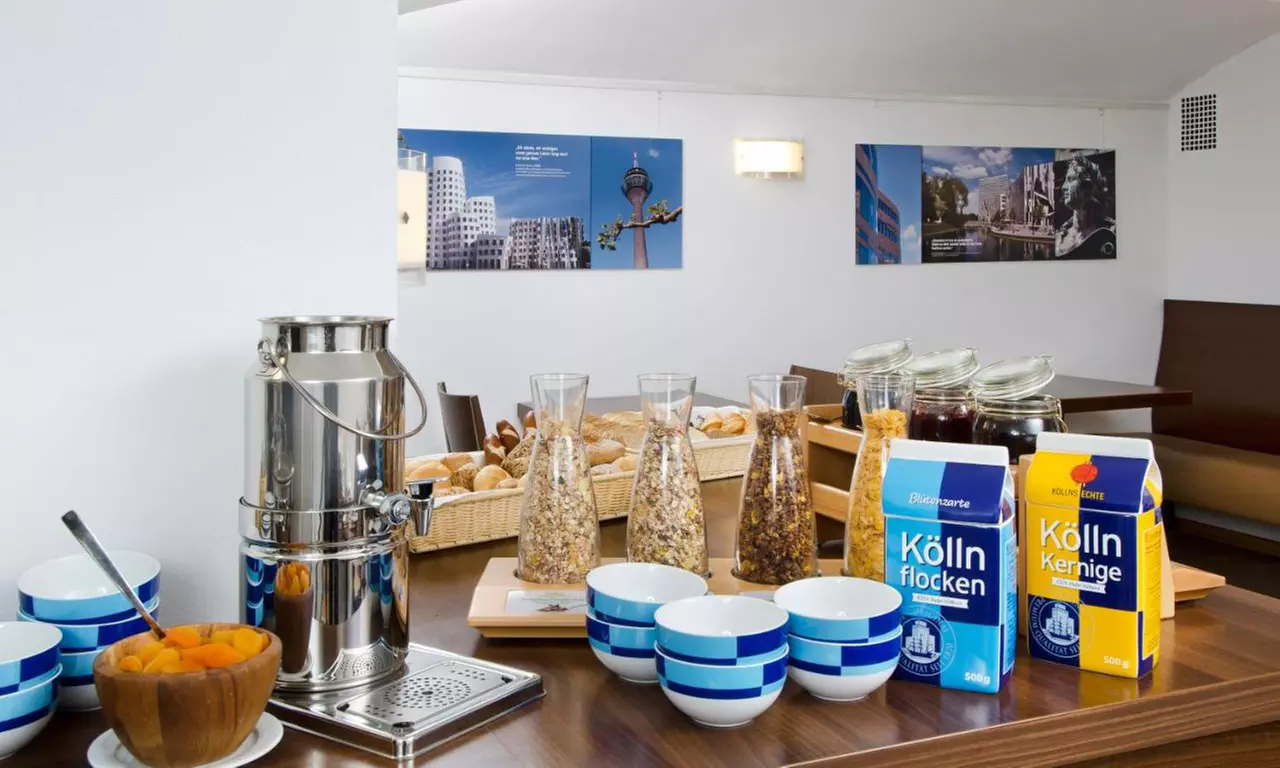 Düsseldorf: 2-3 Nächte mit Frühstück, Welcome Drink & VRR Ticket