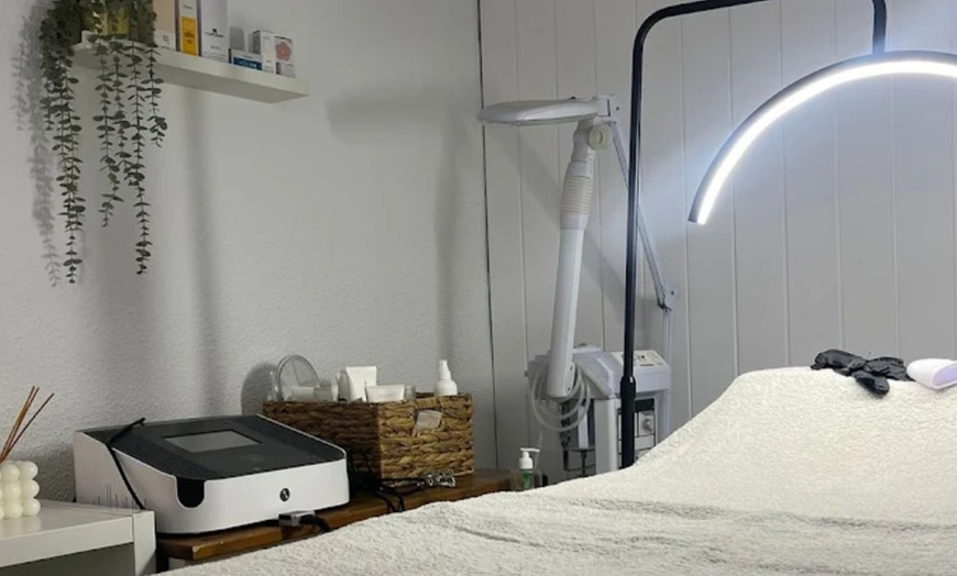 Image 1: 4 u 8 sesiones de presoterapia con electrodos y masaje de piernas