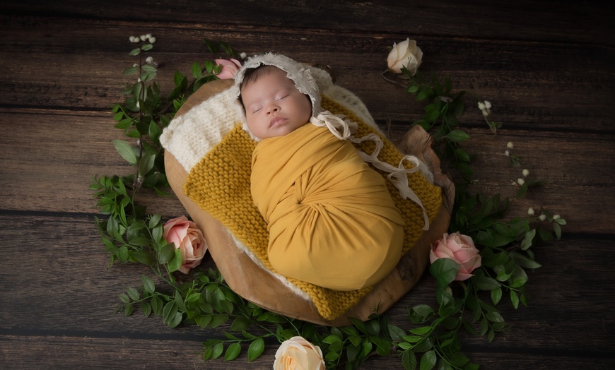 Image 2: Newborn Baby Photoshoot