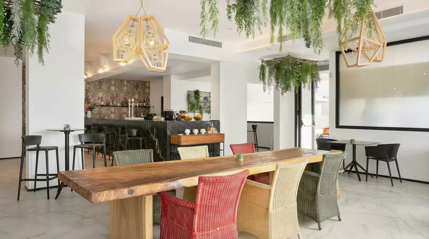 ✈ Ibiza: Volo diretto più 3 o 7 notti in hotel 4* con Spa