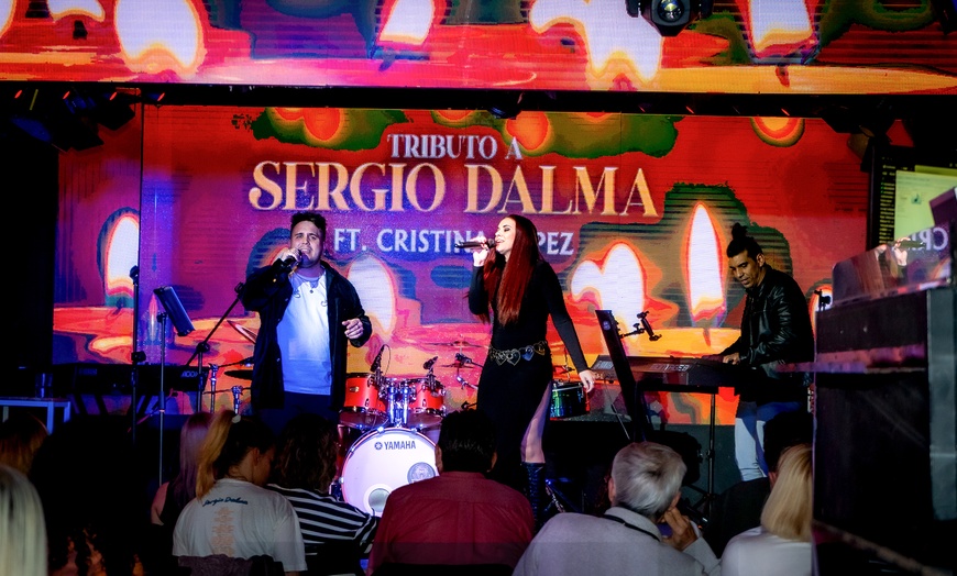 Image 3: Menú de picoteo con show de música en directo para 2 o 4 personas