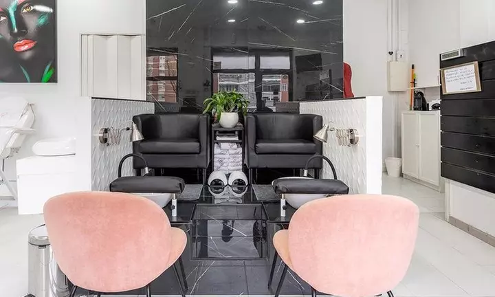 Sesión de manicura y/o pedicura con esmaltado normal o semipermanente