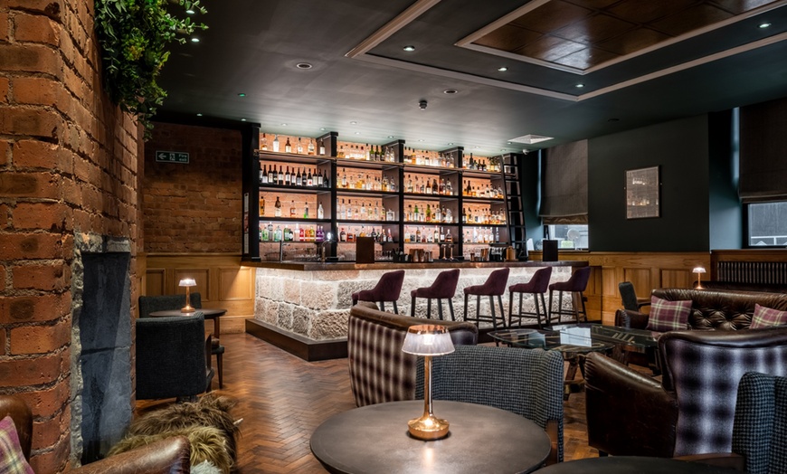 Image 3: Steak Dinner for 2 or 4 w/ Glass or Bottle of Wine in Glasgow