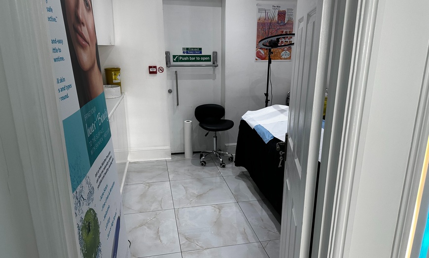 Image 2: Up to 61% Off on Massage - Swedish at MelsGlowHouse