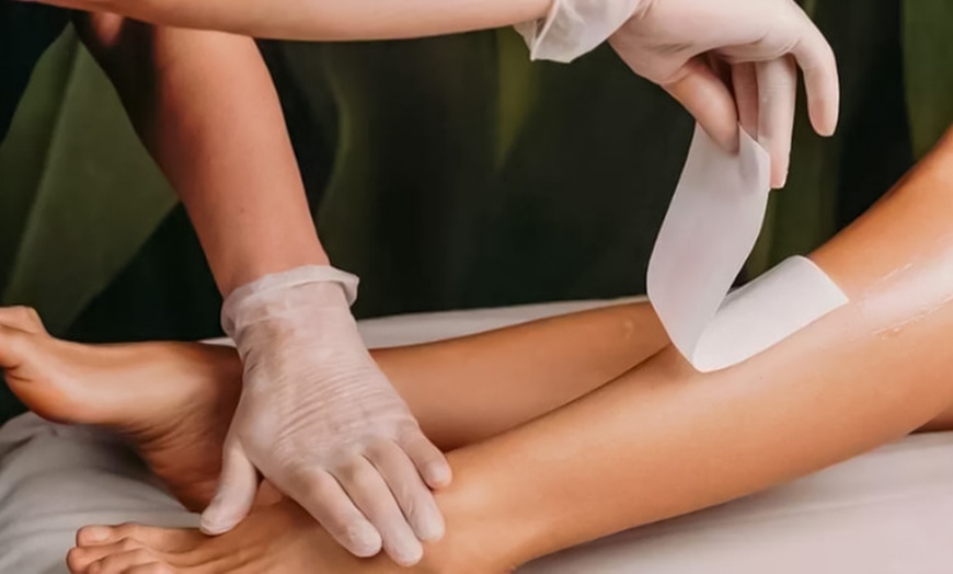 Image 2: Pose de vernis semi-permanent mains et/ou pieds, décoration en option