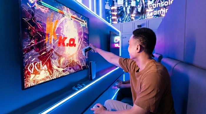 Gamers interacting with virtual reality equipment and joysticks at Pixoul Gaming.