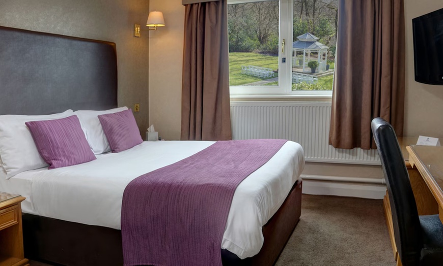 Image 10: Lancashire: Picturesque Stay for 2 with Breakfast, Dinner, Hot Tub 