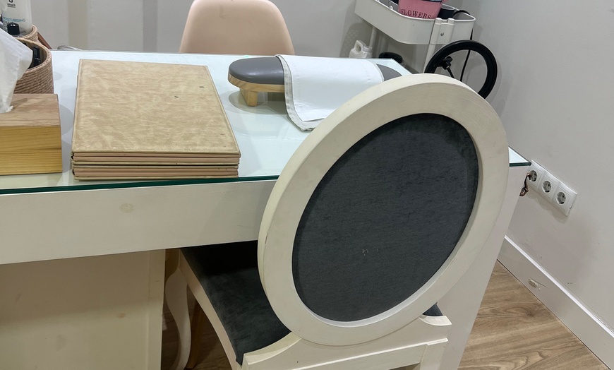 Image 5: Manicura, pedicura o manipedi semipermanente con resultados duraderos