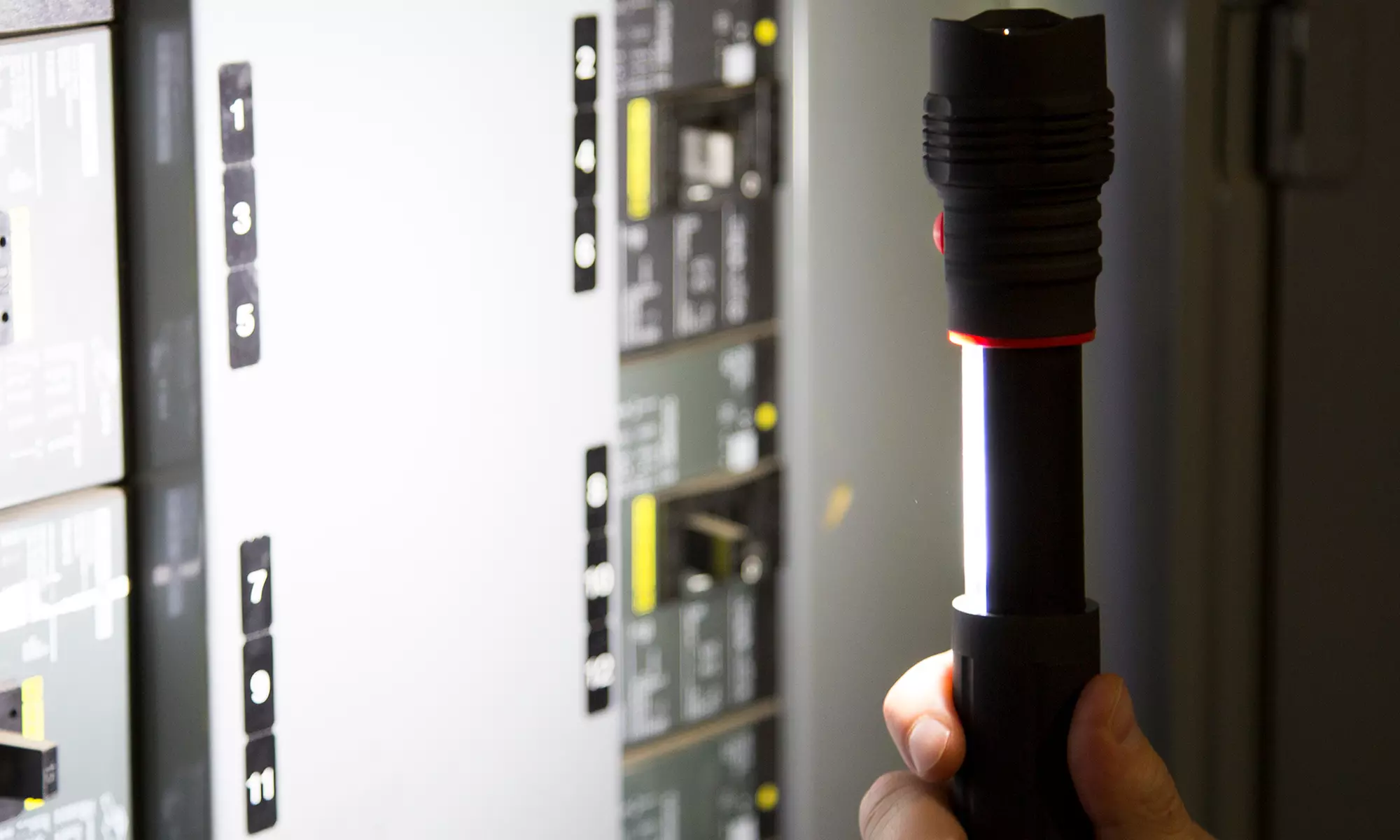 Stalwart 2-in-1 COB LED Telescoping Work Light Flashlight with Magnet - Second Medium