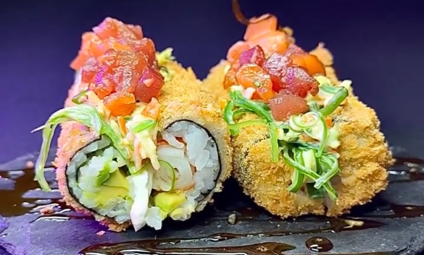 Image 1: Menú sushi lovers para 2 o 4 personas