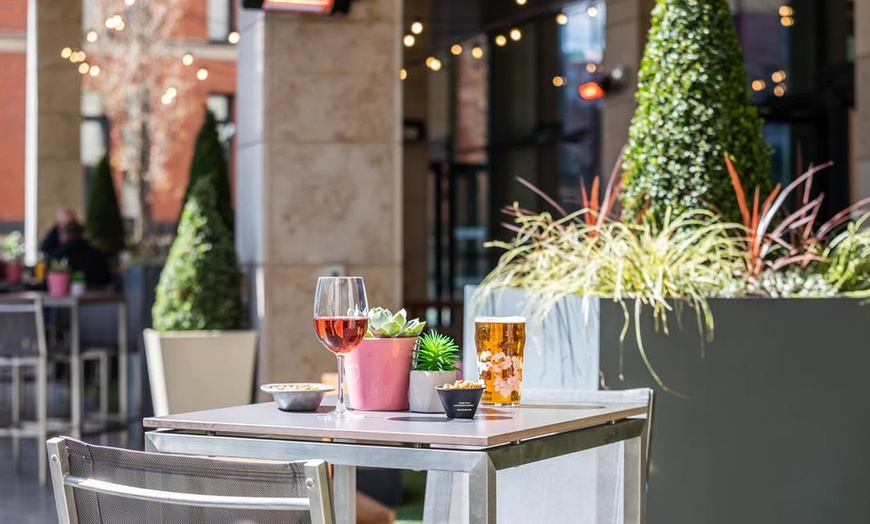 Image 16: Romantic Burger & Drink Experience for 2 or 4 – Valentine’s Special