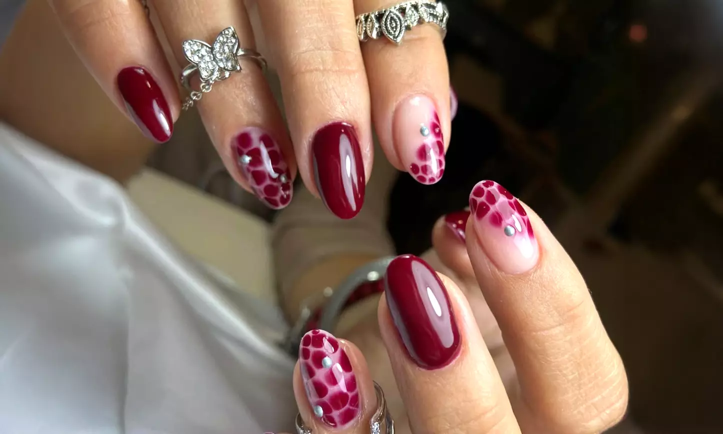 Sesión de manicura y/o pedicura con opción a manicura rusa para 1