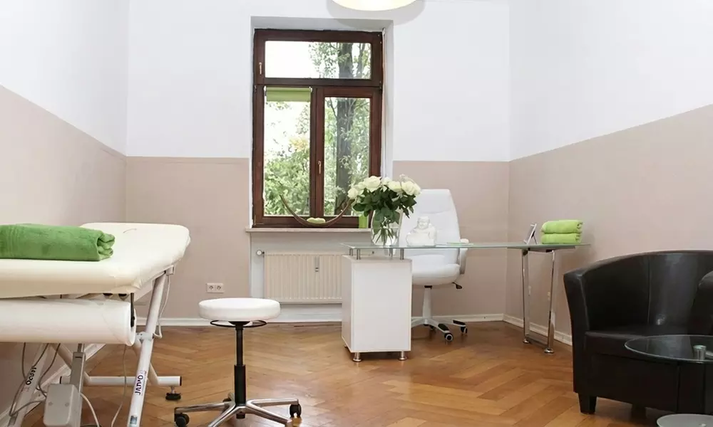 2-6 ml Hyaluron-Injektion zur Tiefenflutung des gesamten Gesichts