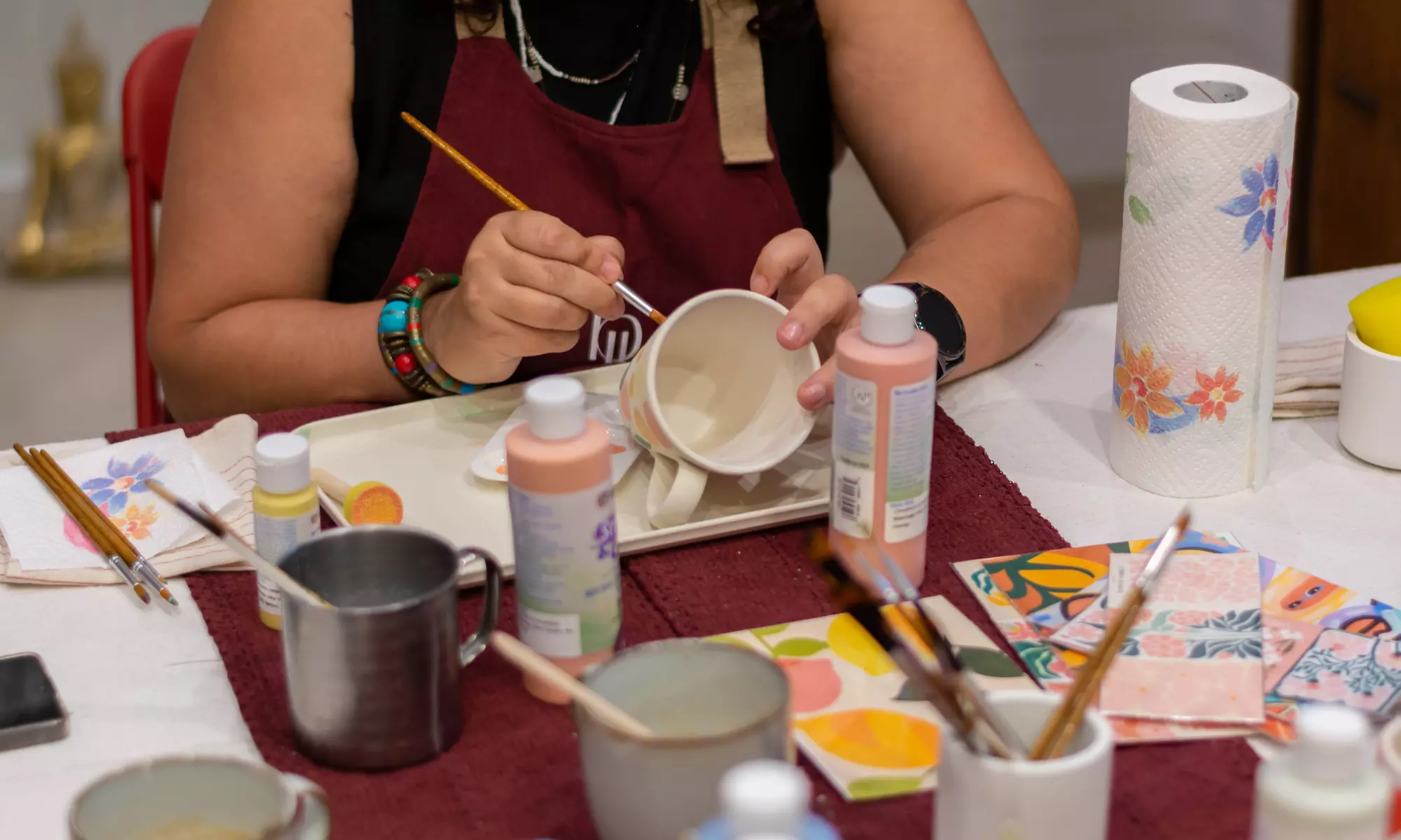 Taller de pintura en cerámica con bebida