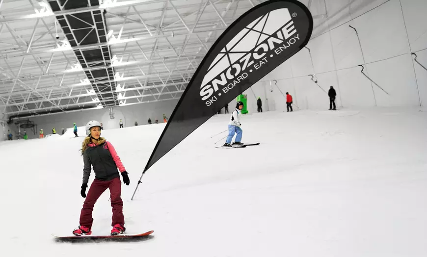 Image 2: Beginners Ski / Snowboarding Day Course with Lunch for One