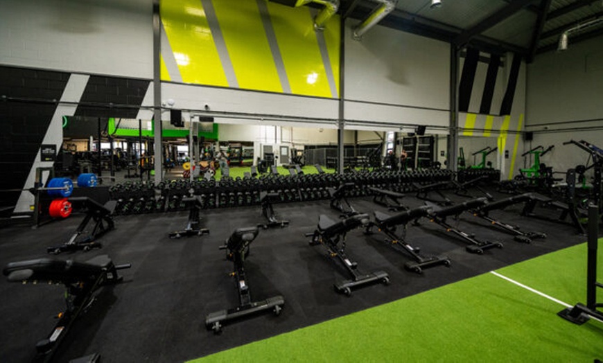 Image 10: Unlock Premium Fitness: Buzz Gym Multi-Site Membership! 