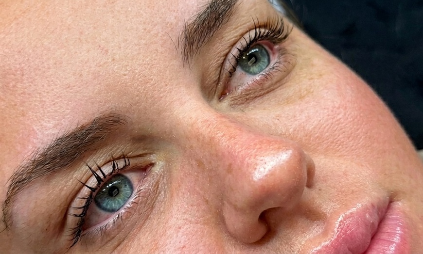 Image 3: Eyelash Lift & Tinting for Beautifully Curled & Defined Lashes