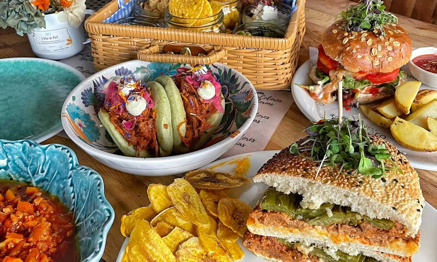 Menú vegetariano creativo en Superchulo para 2 o 4 con bebida y postre