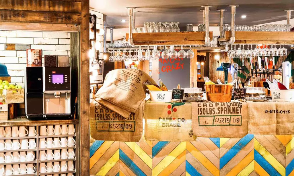 Manchester: Standard Double Room with Breakfast