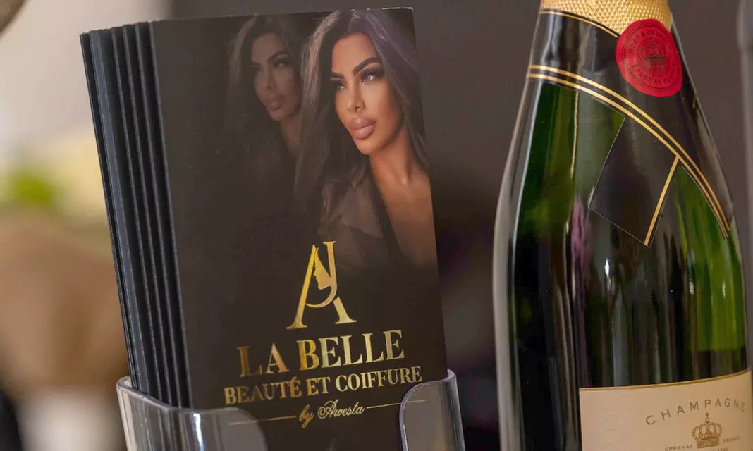 Permanent Make-up inkl. Nachbehandlung für Lippen / Brauen für 1 Pers.