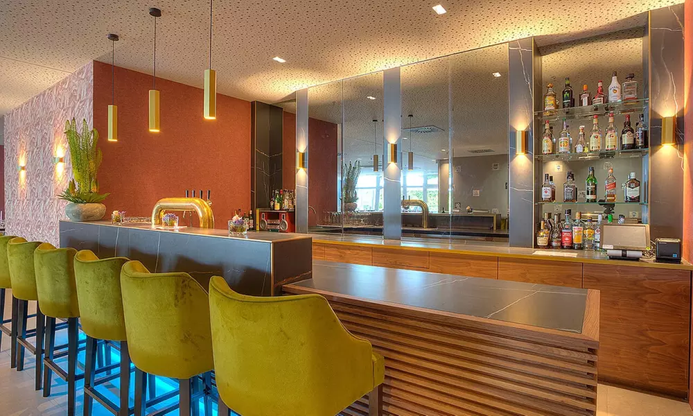 Der perfekte Start in den Tag – Frühstücksbuffet und 1 Glas Sekt für 2 oder 4 Personen (bis zu 42% sparen) - Primary Image