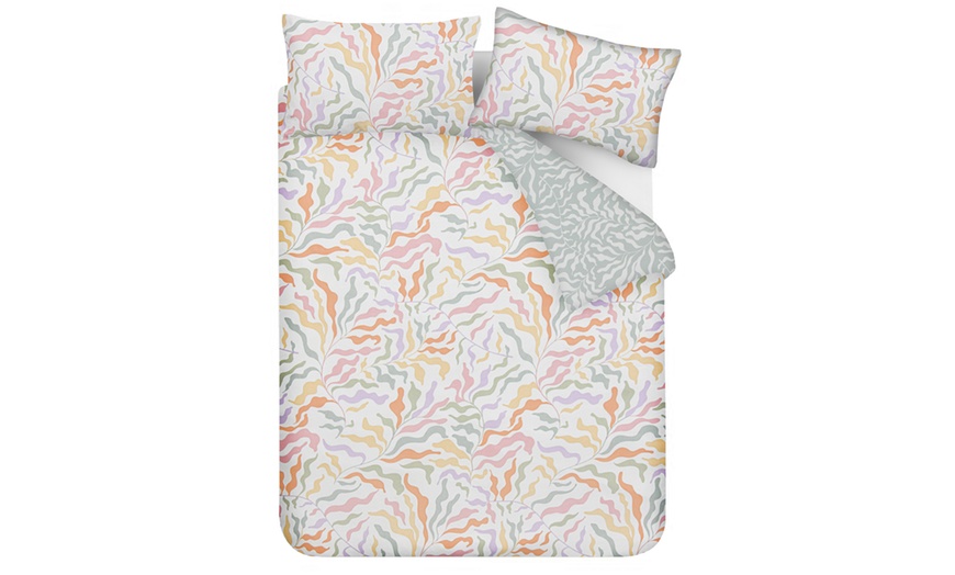 Image 6: Pastel Waves-Theme Duvet Set