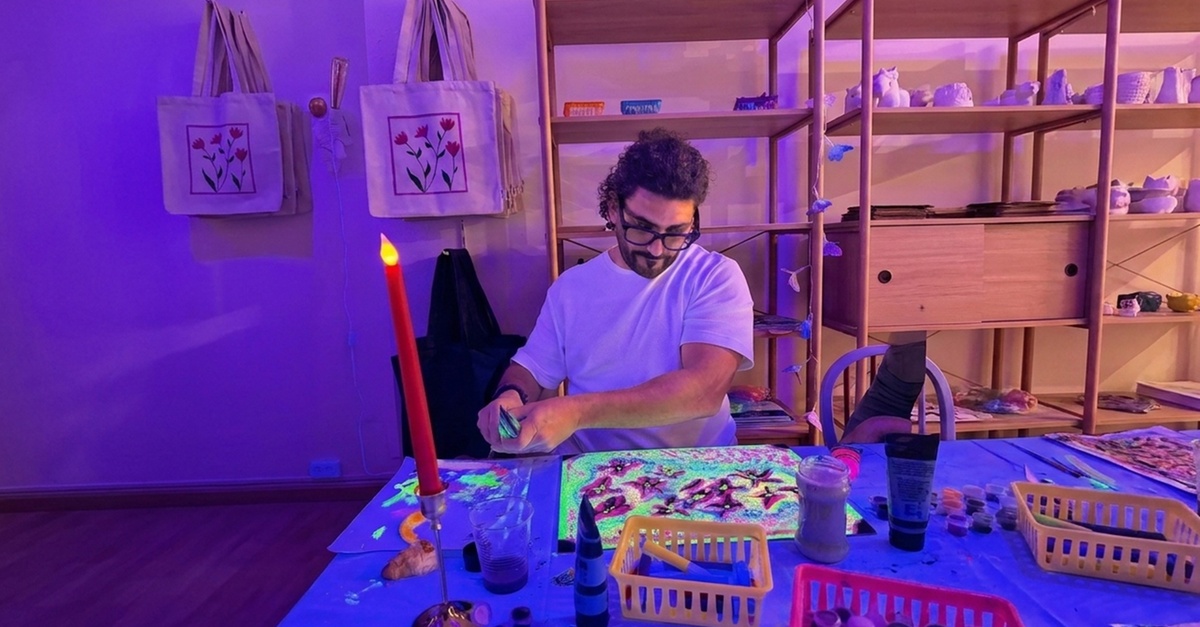 Taller de pintura con snacks y vino en Barcelona