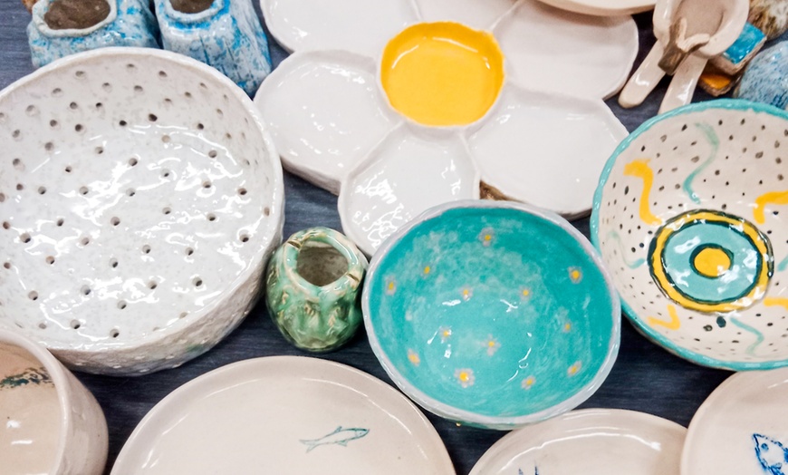 Image 3: Taller de cerámica de 2 horas con bebida incluida para 1 o 2 personas