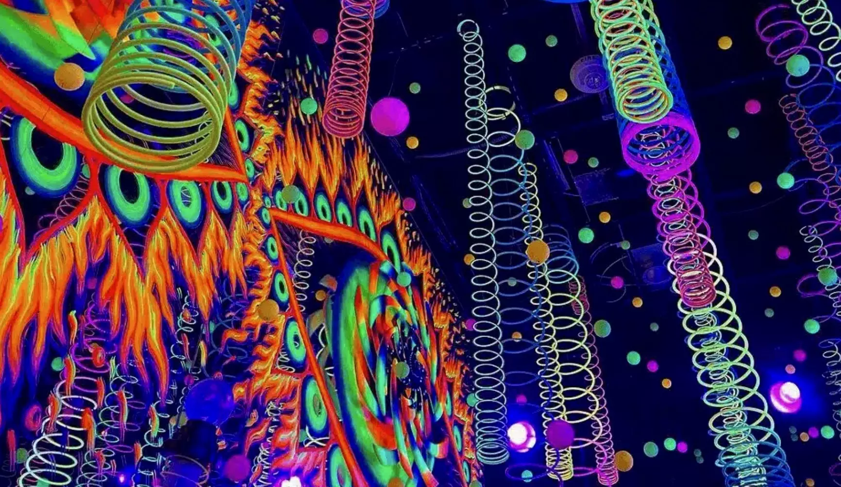 Wink World at AREA15 – Multi-Sensory Infinity Rooms