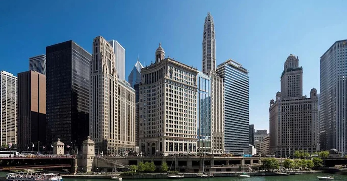 LondonHouse Chicago: Luxurious Facial & Massage Combos — Choose Your Weekday Escape