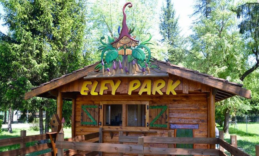 Image 1: Entrée pour le parc de jeu Elfy Park