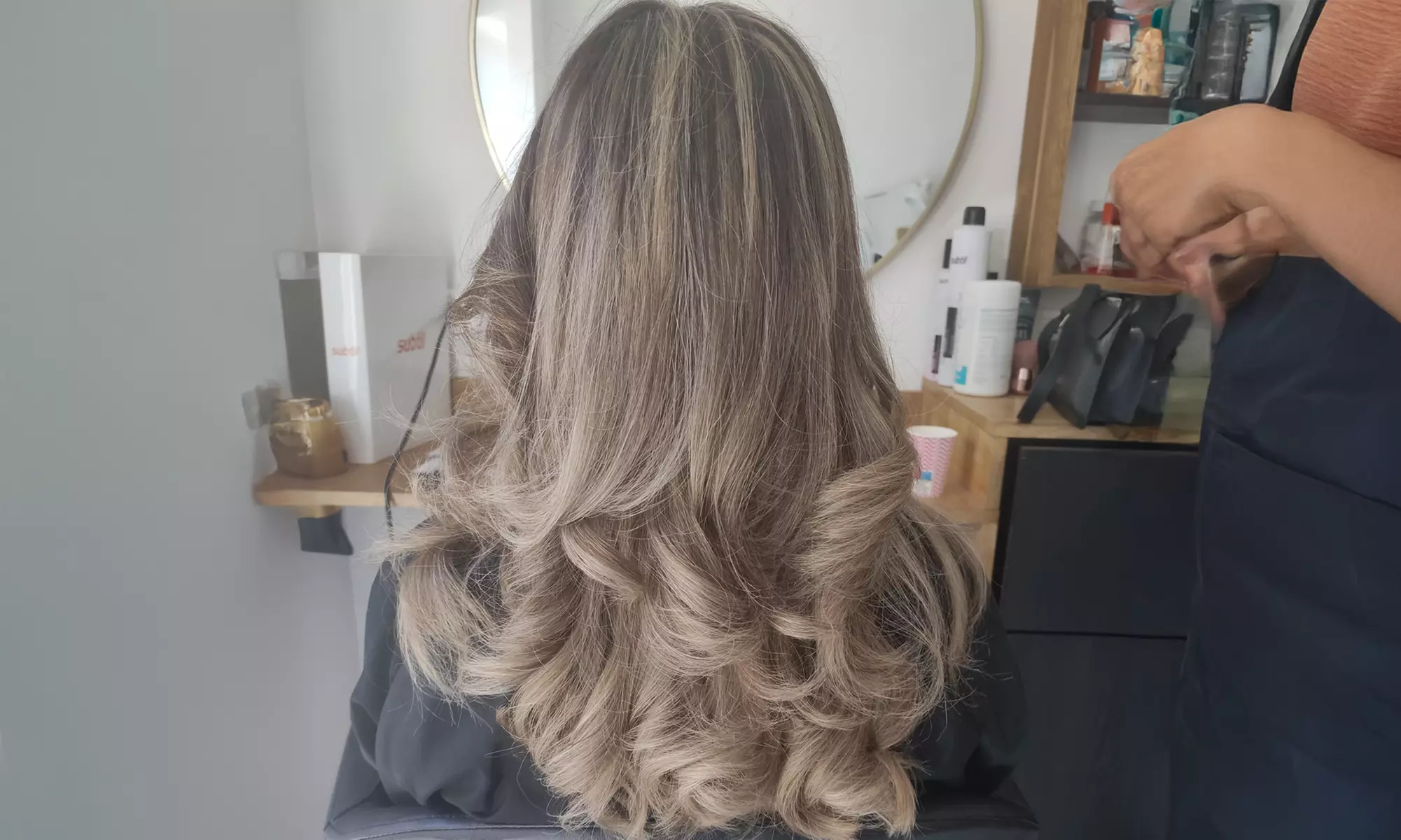 Forfait shampoing, coupe, brushing, coloration ou mèches en option