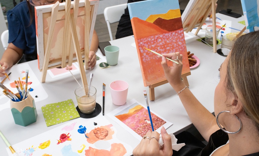 Image 35: Taller para 1 o 2: pintura de cuadro o tote bag, o clase de maquillaje