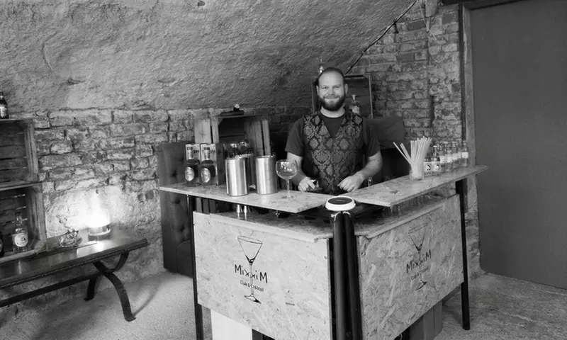 Bottom's up: gin of cocktail experience