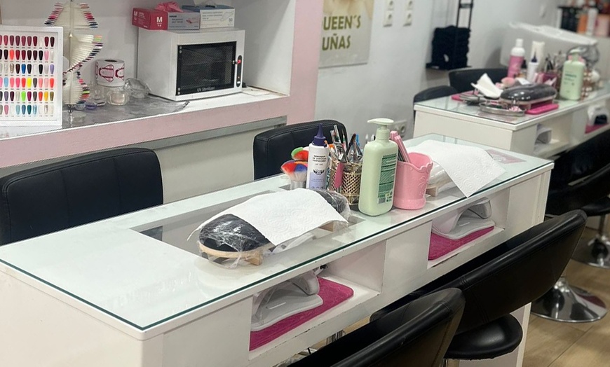 Image 8: 1 o 3 sesiones de manicura y/o pedicura convencional o semipermanente